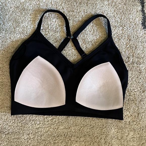 Lululemon Ebb to Street C/D Cup Bra (V2) Size 2 - Picture 6 of 7